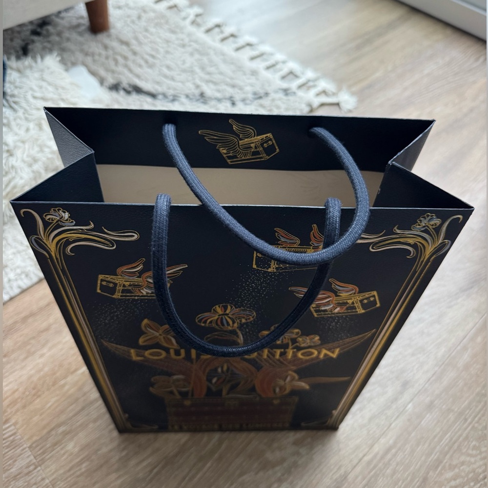 Louis Vuitton Holiday Gift Bag View 4